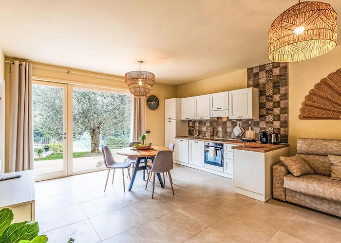 Micuzzo By Interhome Lingueglietta